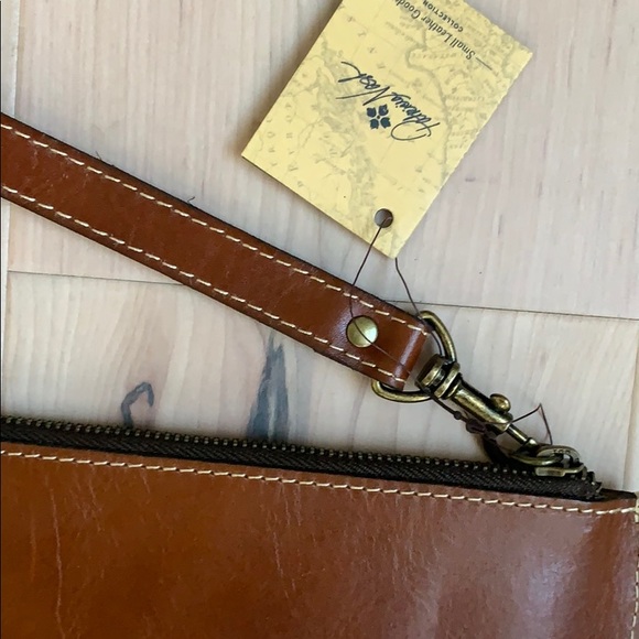 Patricia Nash St Croce Tan Wristlet NWT - Picture 3 of 8